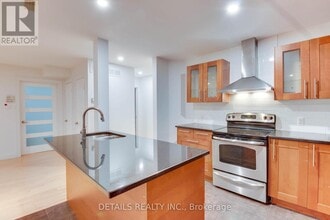 1106 Bathgate Dr in Ottawa, ON - Building Photo - Building Photo