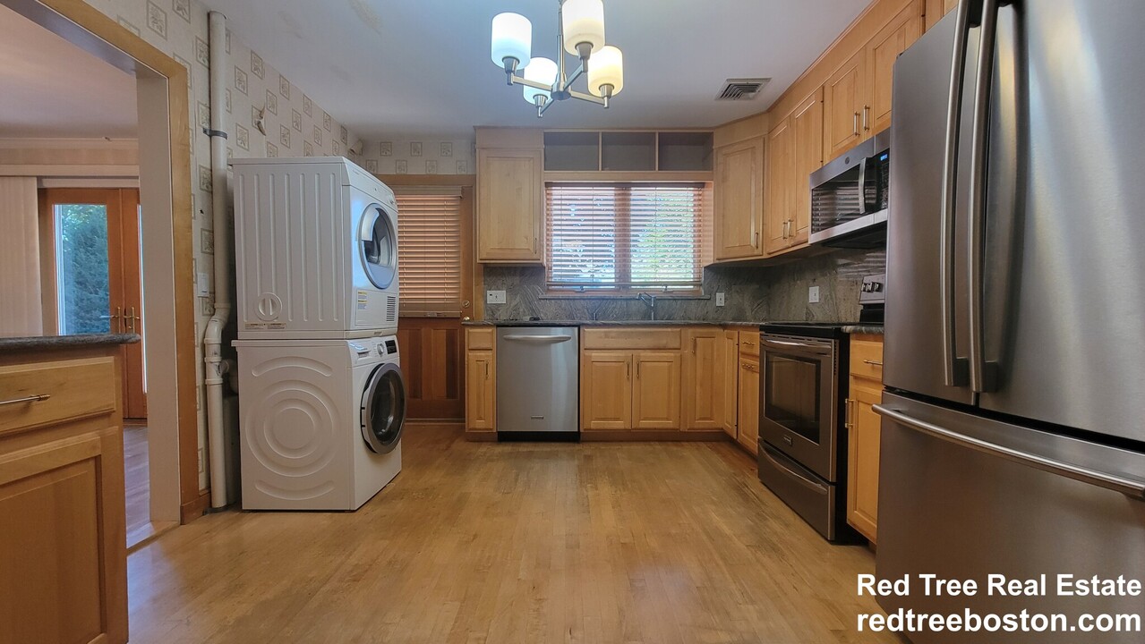 351 Waverley Ave in Newton, MA - Foto de edificio