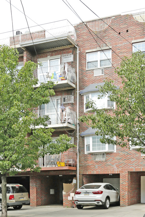 37-46 108th St in Corona, NY - Foto de edificio