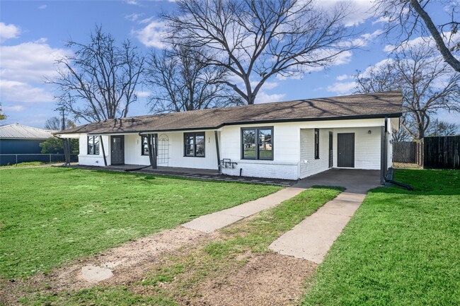 property at 476 Ellinger Rd