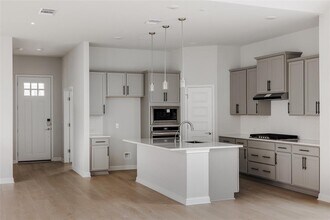 8512 Dongan Dr in Austin, TX - Building Photo - Building Photo