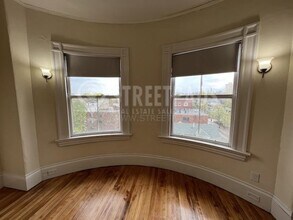 2 Ware St in Cambridge, MA - Building Photo - Building Photo