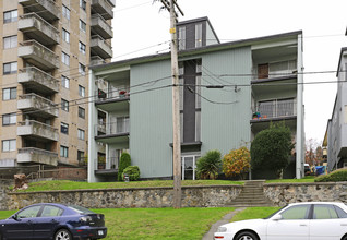 Emerald Court in New Westminster, BC - Building Photo - Building Photo