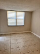 14421 N Kendall Dr in Miami, FL - Building Photo - Building Photo