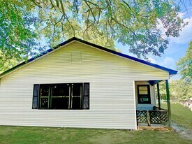 1113 Railroad St in Silsbee, TX - Building Photo
