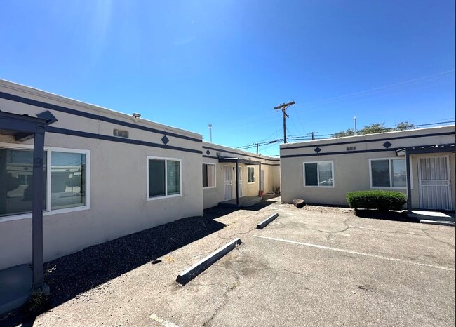 Pioneer Apartments in Albuquerque, NM - Building Photo - Building Photo