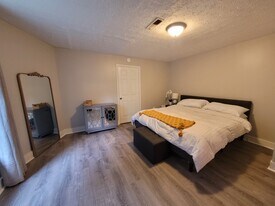 2455 Woodbine Ave, Unit 1 in Knoxville, TN - Building Photo