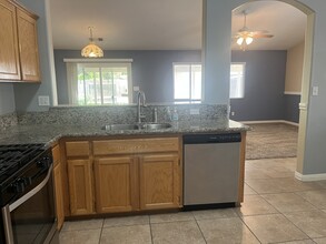 4710 Silver Mountain Ct in Bakersfield, CA - Building Photo - Building Photo