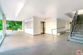 9005 Cynthia St in West Hollywood, CA - Foto de edificio - Building Photo