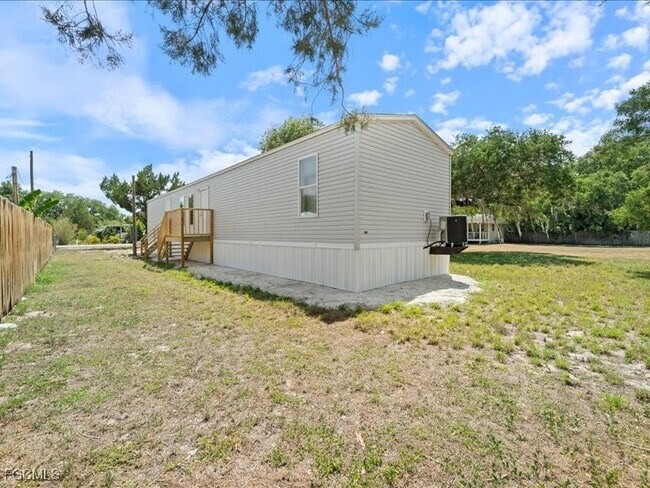 1038 Canopy Ln SW in Moore Haven, FL - Building Photo - Building Photo