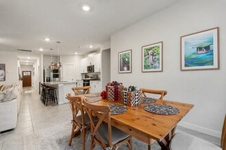 12014 Silver Moon Ln in Mont Belvieu, TX - Foto de edificio - Building Photo