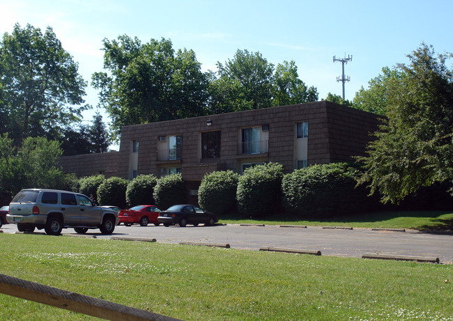 Fox Run Apartments in Toledo, OH - Building Photo - Building Photo