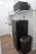 6118 SW 19th St, Unit Room Furnitured in Miramar, FL - Building Photo - Building Photo