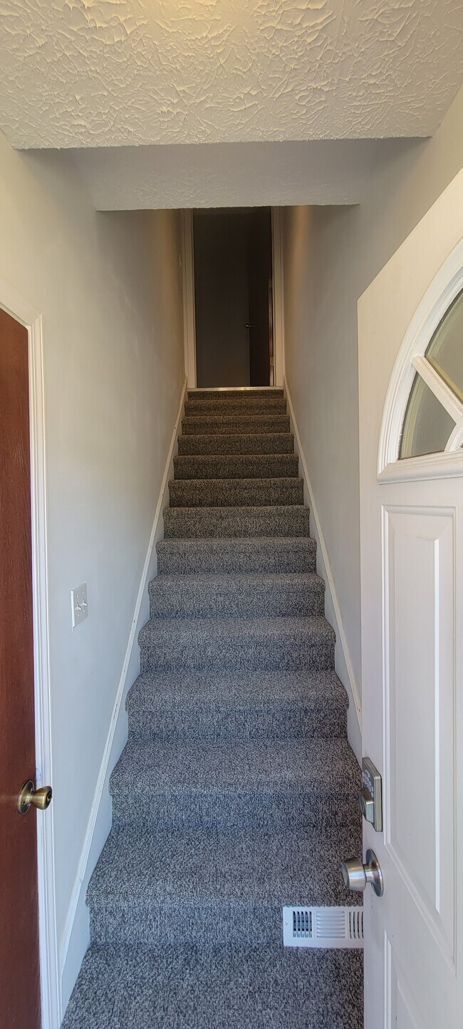 8 Thistlewood Lane in Huntington, WV - Building Photo - Building Photo