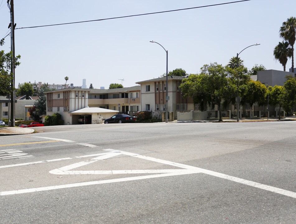 3028 W 4th St in Los Angeles, CA - Building Photo