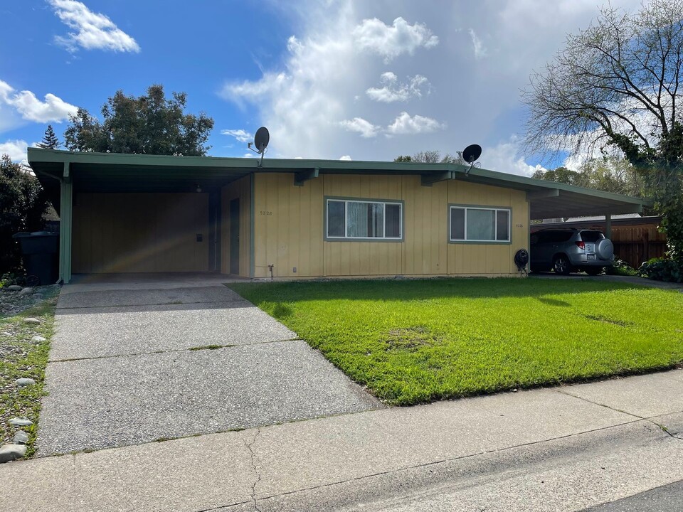 5228 Keystone Ave in Sacramento, CA - Building Photo
