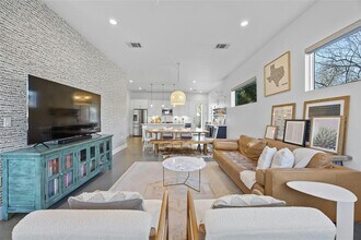 3017 E 16th St in Austin, TX - Foto de edificio - Building Photo