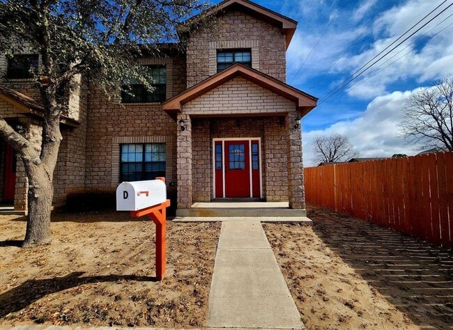 property at 603 E 8th St