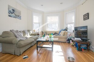 73 Thatcher St in Brookline, MA - Building Photo