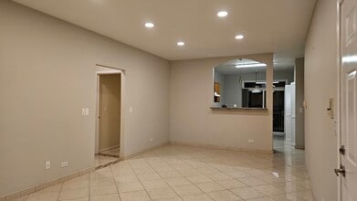 151 N Waters Edge Dr in Glendale Heights, IL - Building Photo - Building Photo