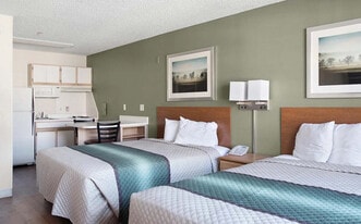 Emerald Suites Dunlap in Phoenix, AZ - Building Photo