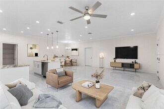 701 E Dr Martin Luther King Jr Blvd in Plant City, FL - Building Photo - Building Photo