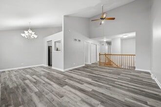 73 Century Dr in Roselle, IL - Building Photo - Building Photo