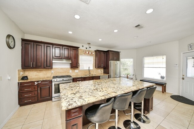 property at 922 Bayhill Dr