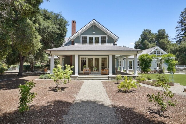 42 Camino Por Los Arboles in Atherton, CA - Building Photo - Building Photo