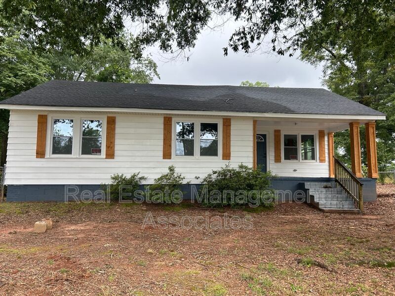 821 E Tinsley St in Griffin, GA - Building Photo