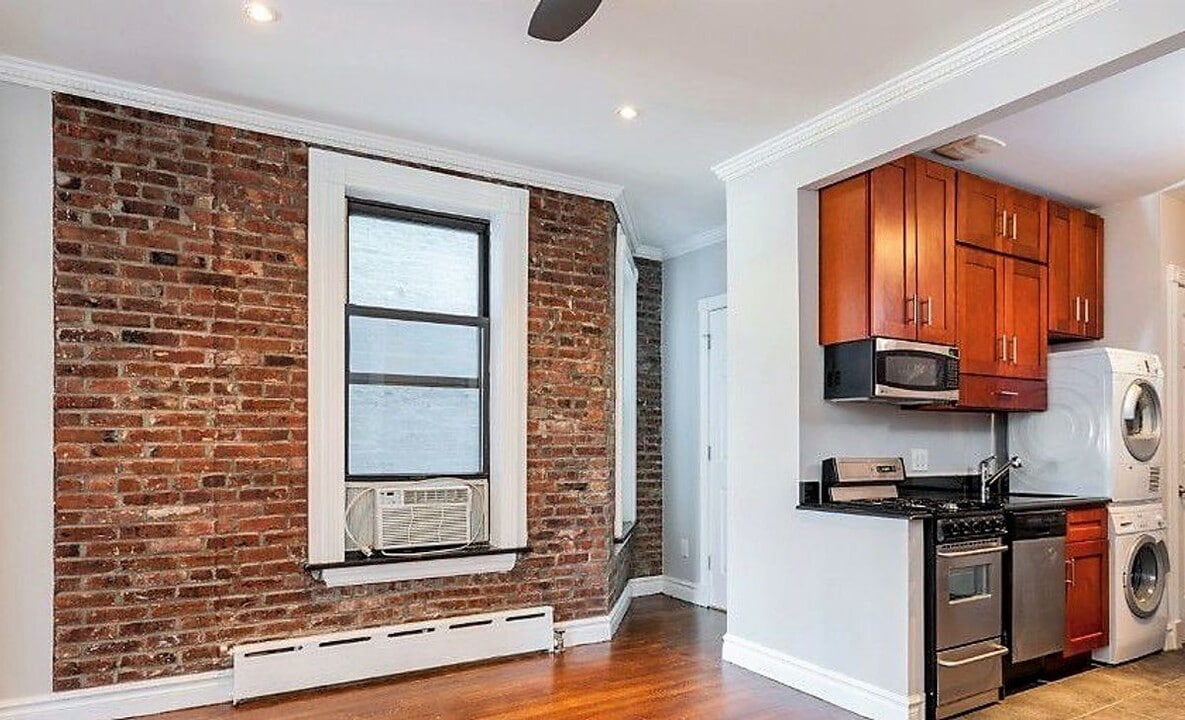 East 18th Street in New York, NY - Building Photo
