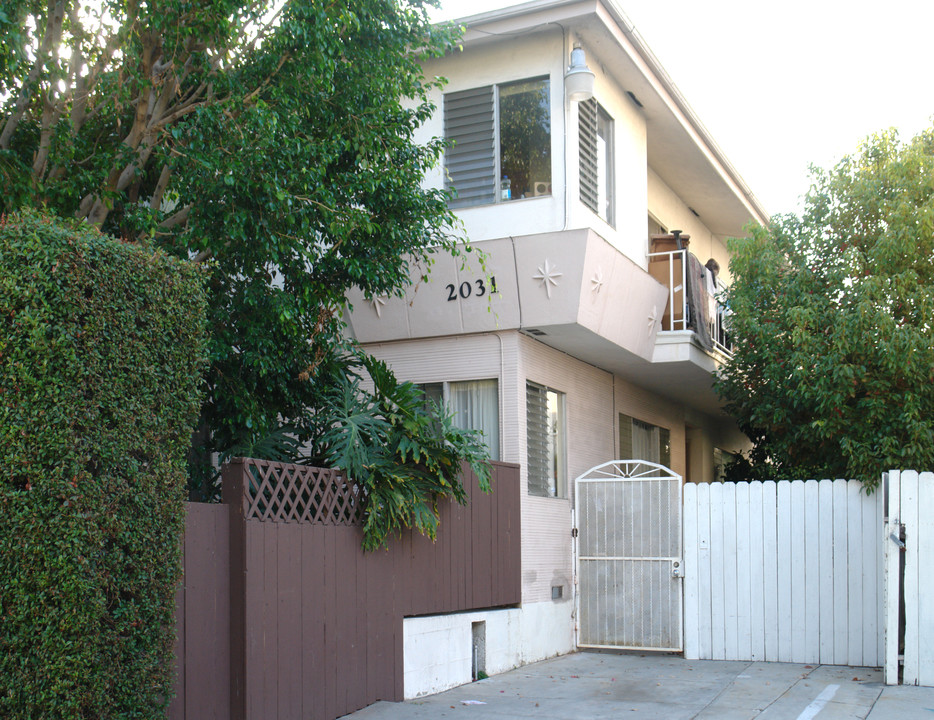 2031 S Shenandoah St in Los Angeles, CA - Building Photo