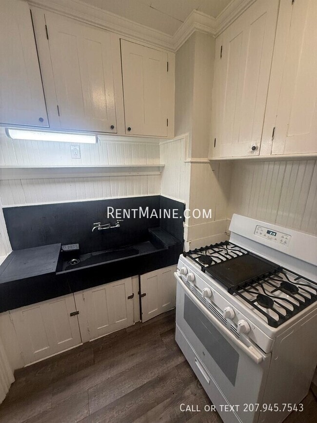 21 Webster Ave, Unit 8 in Bangor, ME - Building Photo - Building Photo