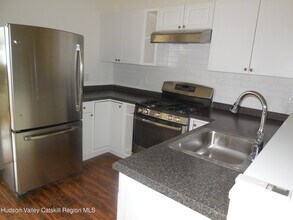 431 Warren St in Hudson, NY - Building Photo - Building Photo