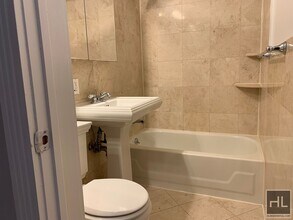 East 1st Street, Unit 3R in New York, NY - Building Photo - Building Photo