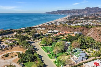 29417 Bluewater Rd in Malibu, CA - Building Photo - Building Photo