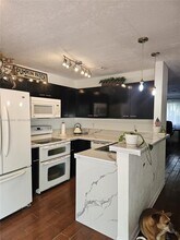 126 Hidden Ct Rd in Hollywood, FL - Building Photo - Building Photo