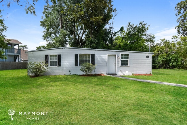 property at 10406 Pinehurst Dr