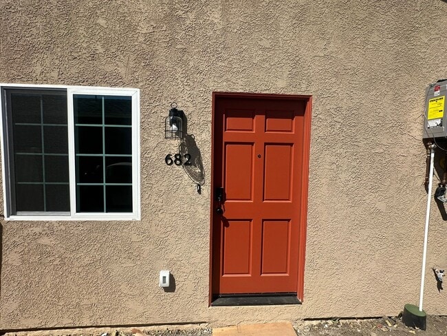 682 N Cambridge St in Orange, CA - Building Photo - Building Photo