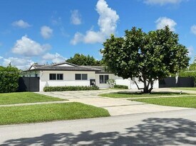 12520 SW 107th Ave in Miami, FL - Building Photo