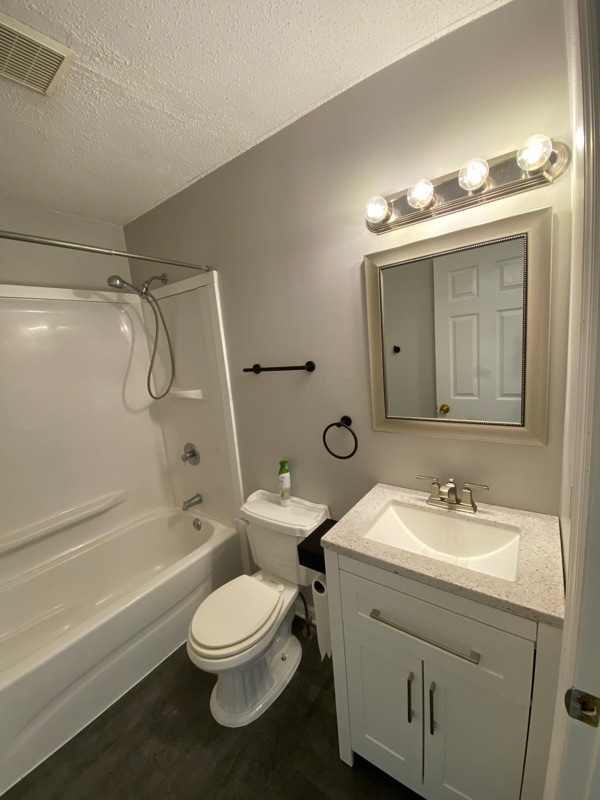 14 Hilton Dr in South Glens Falls, NY - Building Photo - Building Photo
