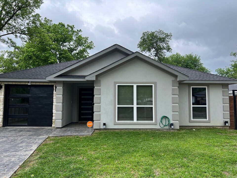 614 Ezekial Ave in Dallas, TX - Building Photo