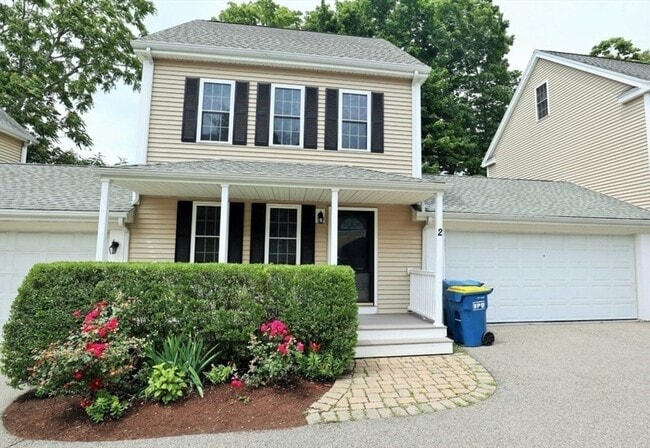 90 Central St, Unit 2 in East Bridgewater, MA - Building Photo - Building Photo