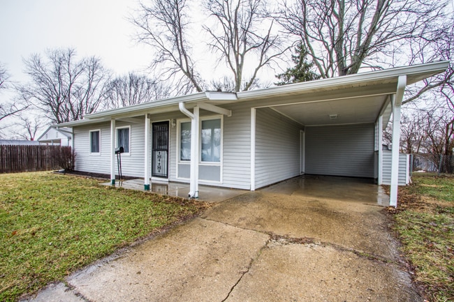 1995 Crescent St in Franklin, IN - Building Photo - Building Photo