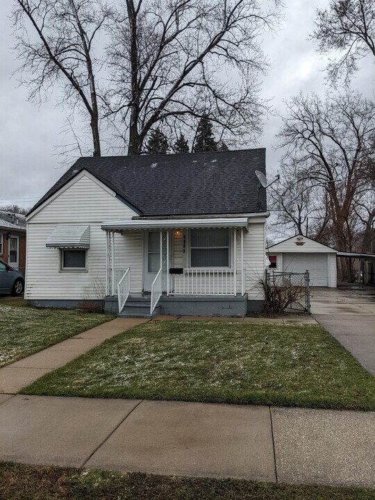 4995 Jackson St in Dearborn Heights, MI - Building Photo