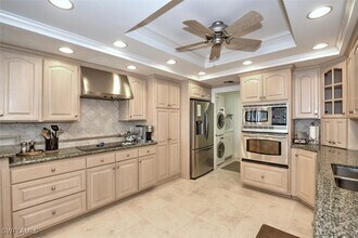 174 S Collier Blvd in Marco Island, FL - Foto de edificio - Building Photo