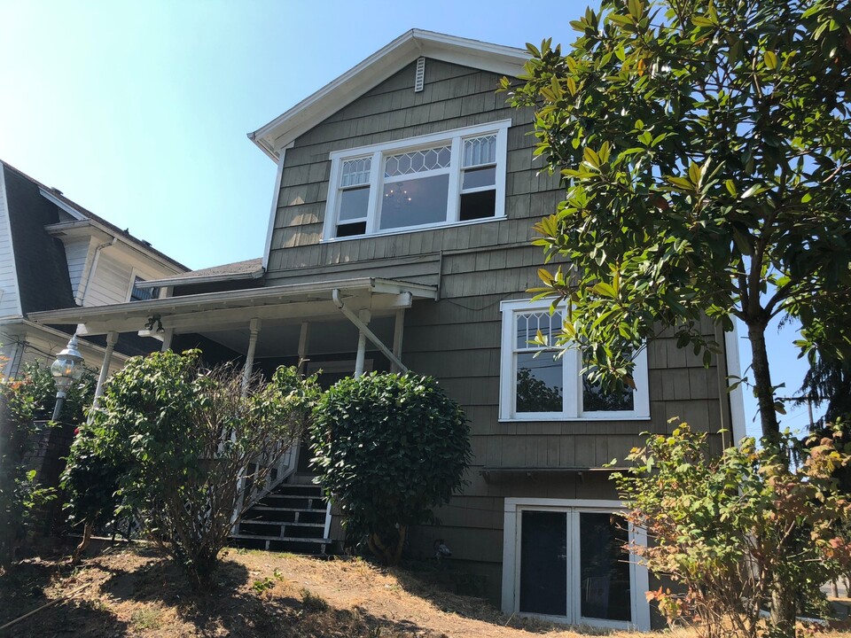 4761 21st Ave NE in Seattle, WA - Building Photo