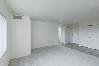 Imperial Apartments in Southfield, MI - Building Photo - Interior Photo