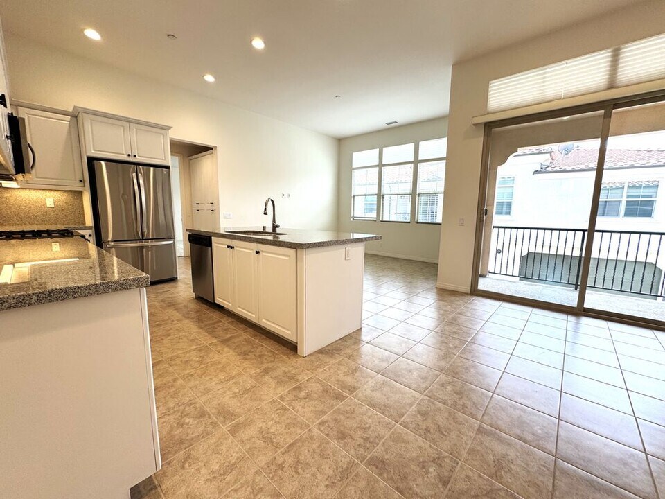 64 Parkwood in Irvine, CA - Building Photo