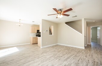 6034 Gaelic in San Antonio, TX - Foto de edificio - Building Photo